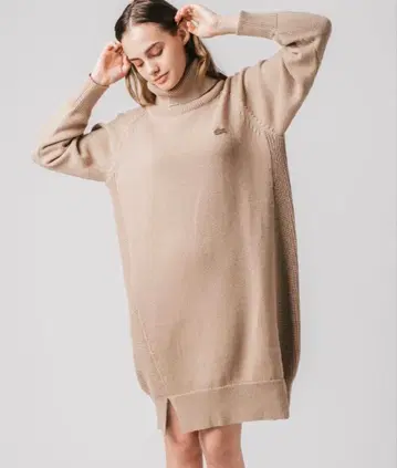 Lacoste 베이지 터틀넥 니트 원피스