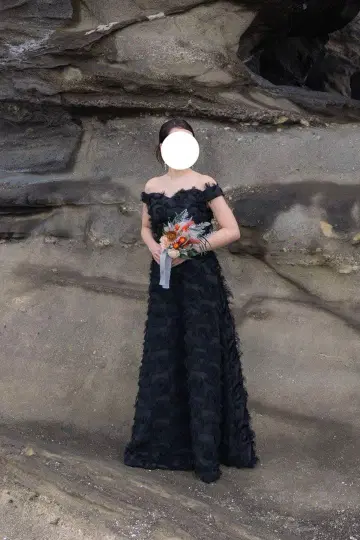 오프숄더 블랙 레이스 드레스