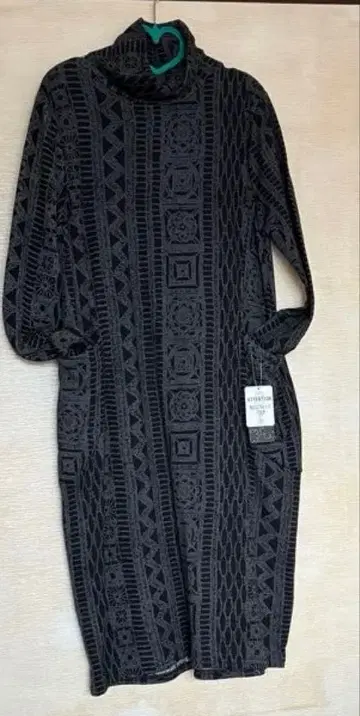 (하나하나) 기하학 패턴 하이넥 원피스 블랙