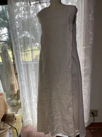 스콧 클럽 린넨 슬리브리스 롱 원피스