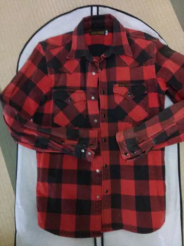 아이언 하트 체크 셔츠