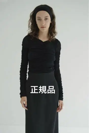 CLANE W TULLE SHIRRING TOPS 블랙