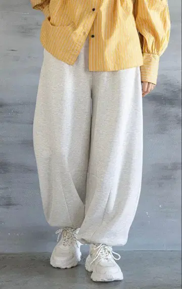 니코앤드 niko and 맨투맨 배럴 팬츠 라이트 그레이