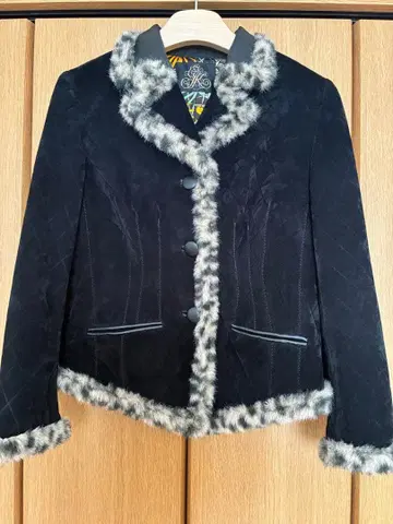 이타리야 테일러드 자켓 블랙 퍼 포함