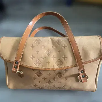 러셋 베이지 가죽 핸드백