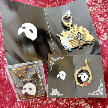 뮤지컬 오페라의 유령 시크릿 참 키링 핀 배지
