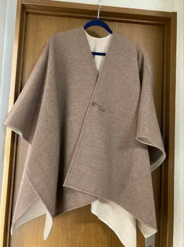 여성용 뉴요커 울 혼방 베이지 케이프 코트