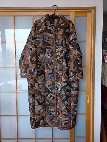 오시마 명주로 만든 따뜻하고 멋진 코트입니다.