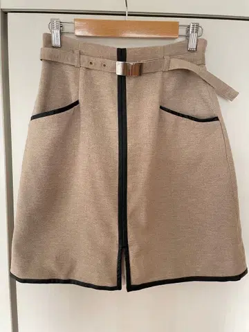 LILY BROWN 베이지 미니 스커트