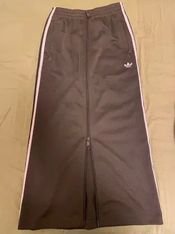 adidas 다크 브라운 롱 스커트