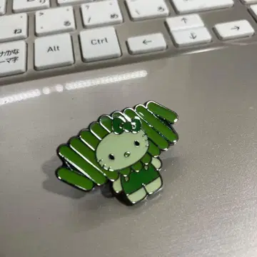 만박 일본관 키티 핀 배지 스피루리나
