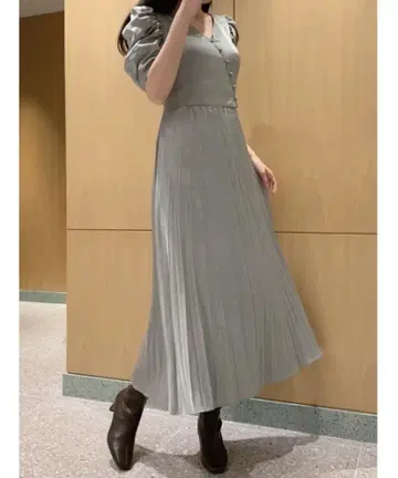 [ 미사용 새상품 ] SNIDEL 새틴 퍼프 슬리브 원피스