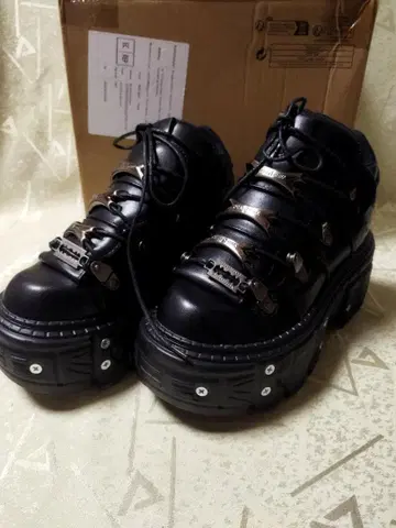 newrock 스타일 통굽 부츠 통굽 스니커즈