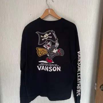 VANSON 파이리츠 캐릭터 긴팔 티셔츠