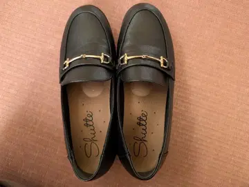 블랙 로퍼 골드 버클