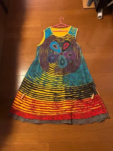 컬러풀 스트라이프 꽃무늬 슬리브리스 원피스