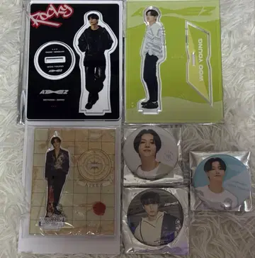 ATEEZ 우영 아크릴 스탠드 캔뱃지 세트