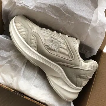 [ 미사용 새상품 ] 모즈 통굽 메쉬 스니커즈 베이지 23.0