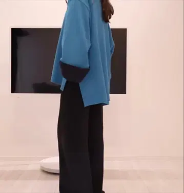 UNCF 파랑 긴팔 니트 스웨터