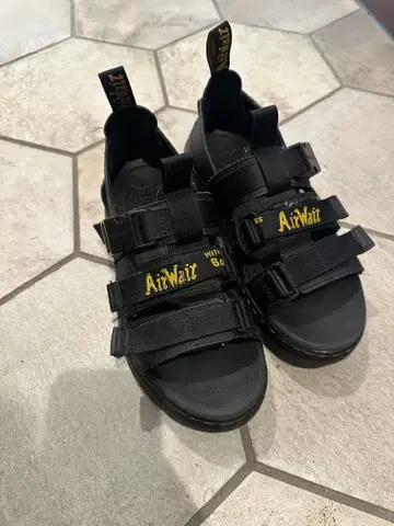 Dr.Martin AirWair 블랙 스포츠 샌들