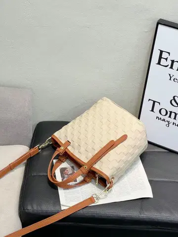 바스켓풍 2WAY 토트백 숄더 스트랩 포함 아이보리 x 브라운