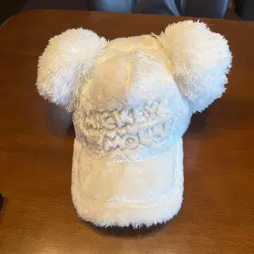 미키마우스 귀 달린 화이트 캡