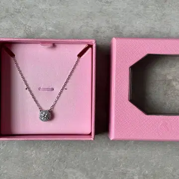 컨디션 최상 Swarovski 라운드 펜던트 목걸이