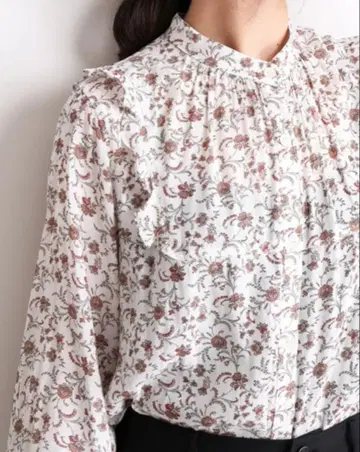 슬로브 이에나 SLOBE IENA 앤티크 사라사 무늬 프릴 블라우스