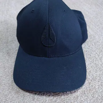 NIXON 더 클래식 블랙 캡