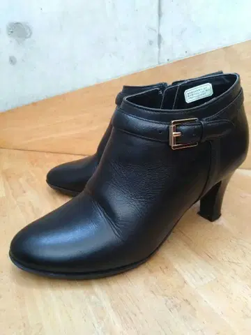 블랙 가죽 부티 버클 포함 숏부츠 부츠 블랙