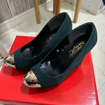 다크 그린 메탈릭 투 웨지힐 펌프스