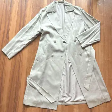 UNIQLO 스프링 코트 광택 있음