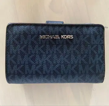 MICHAEL KORS 네이비 접이식 지갑