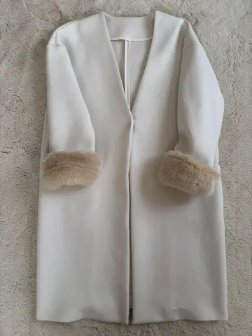 ROPE 본딩 소재 롱 코트 탈부착 가능 퍼 포함