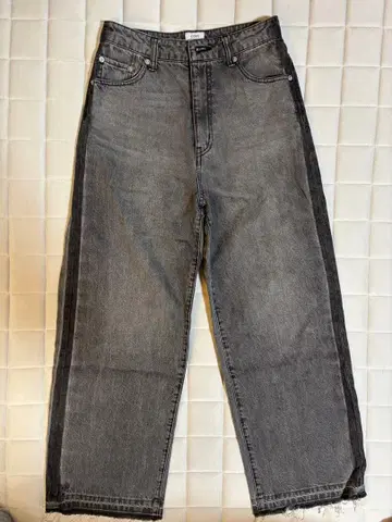 [스타일업 실현] 사이드 라인 컷오프 배기 데님 팬츠