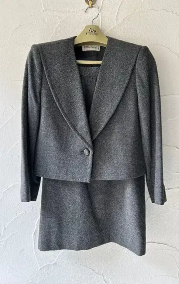 미스 온워드 MISS ONWARD 레이디 수트 헤치마 칼라 그레이