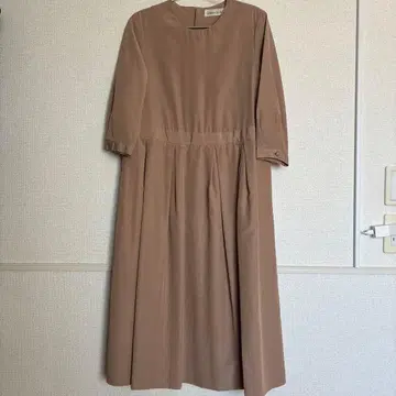 아틀리에 드 사봉 포멀 턱 원피스 베이지