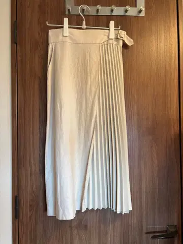 uncrave 라이트 린넨 플리츠 스커트 에크루