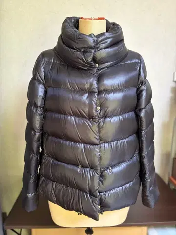 블랙 다운 자켓 하이넥