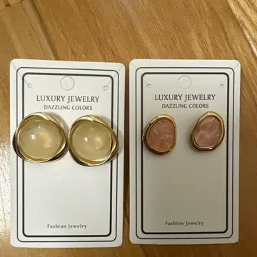 타원형 클리어 베이지와 핑크 귀걸이 세트