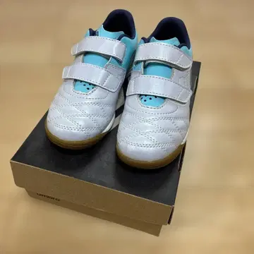 umbro 풋살화 화이트/블루 사이즈 19cm