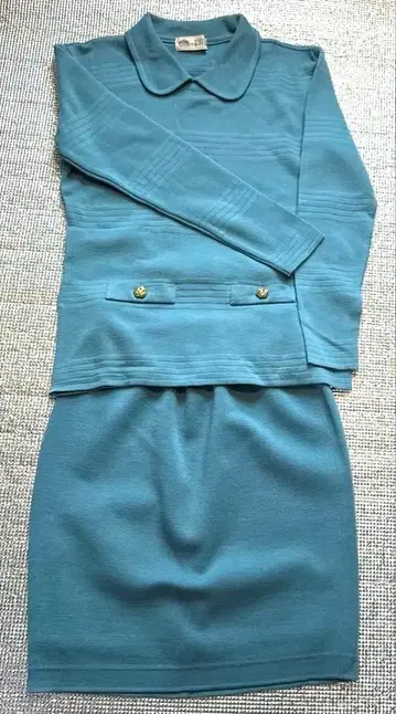 스카이블루 니트 셋업 (스웨터 & 스커트)