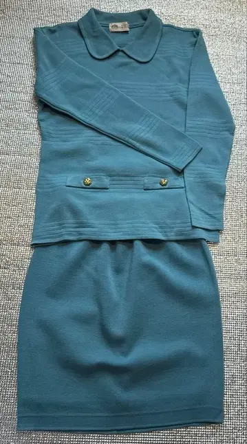 스카이블루 니트 셋업 (스웨터 & 스커트)