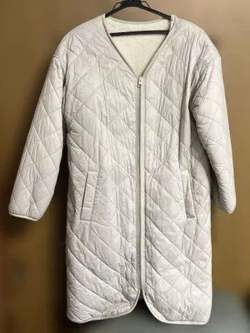 보아 퀼팅 롱 코트 베이지 리버서블 M 사이즈