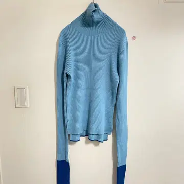 해린 도트 사이 터틀넥 리브 블루 바이컬러