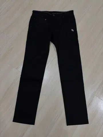 PG 블랙 슬림 핏 팬츠