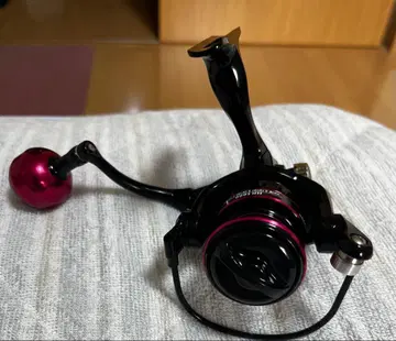 [ 미사용 ] 스피닝 릴 / 블랙과 핑크