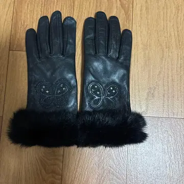 ANNA SUI 블랙 가죽 장갑 나비 자수 퍼 포함