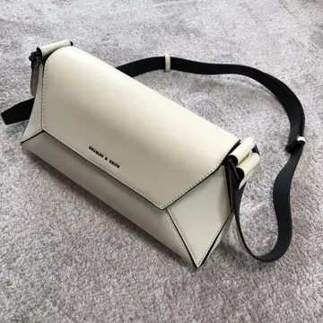 찰스앤키스 Nasrin 나스린 지오메트릭 숄더백