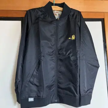 피카츄 자수 블랙 나일론 자켓 포켓몬 도망